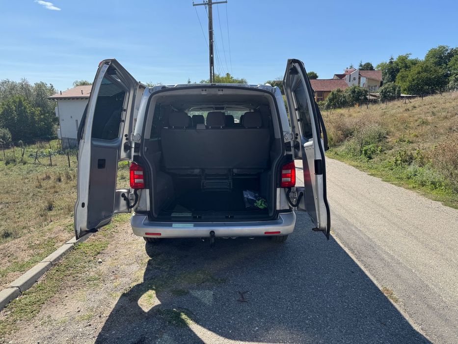 Vand Volkswagen Transporter Caravelle 8+1 2010