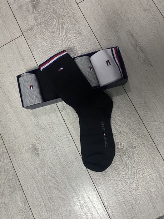 Sosete barbati tommy 6 la set 80 lei