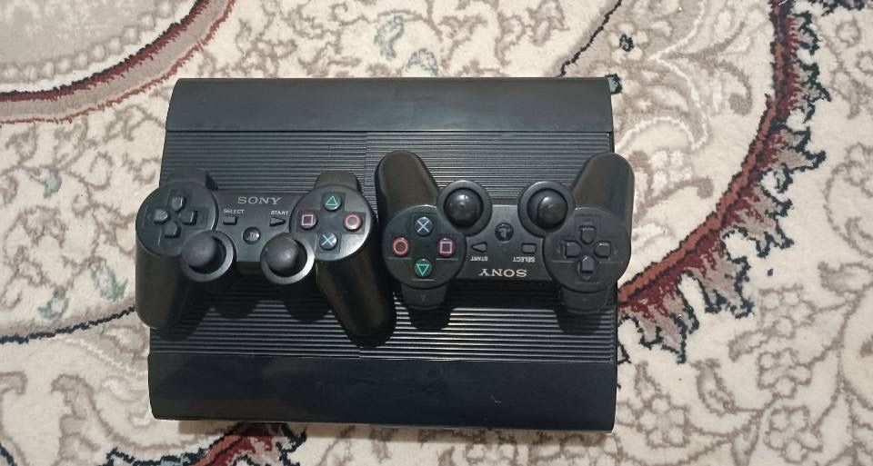 PlayStation 3 SuperSlim/500Gb+4 ta pult
