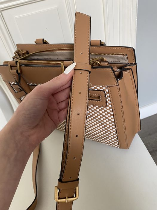 Дамска чанта - Guess