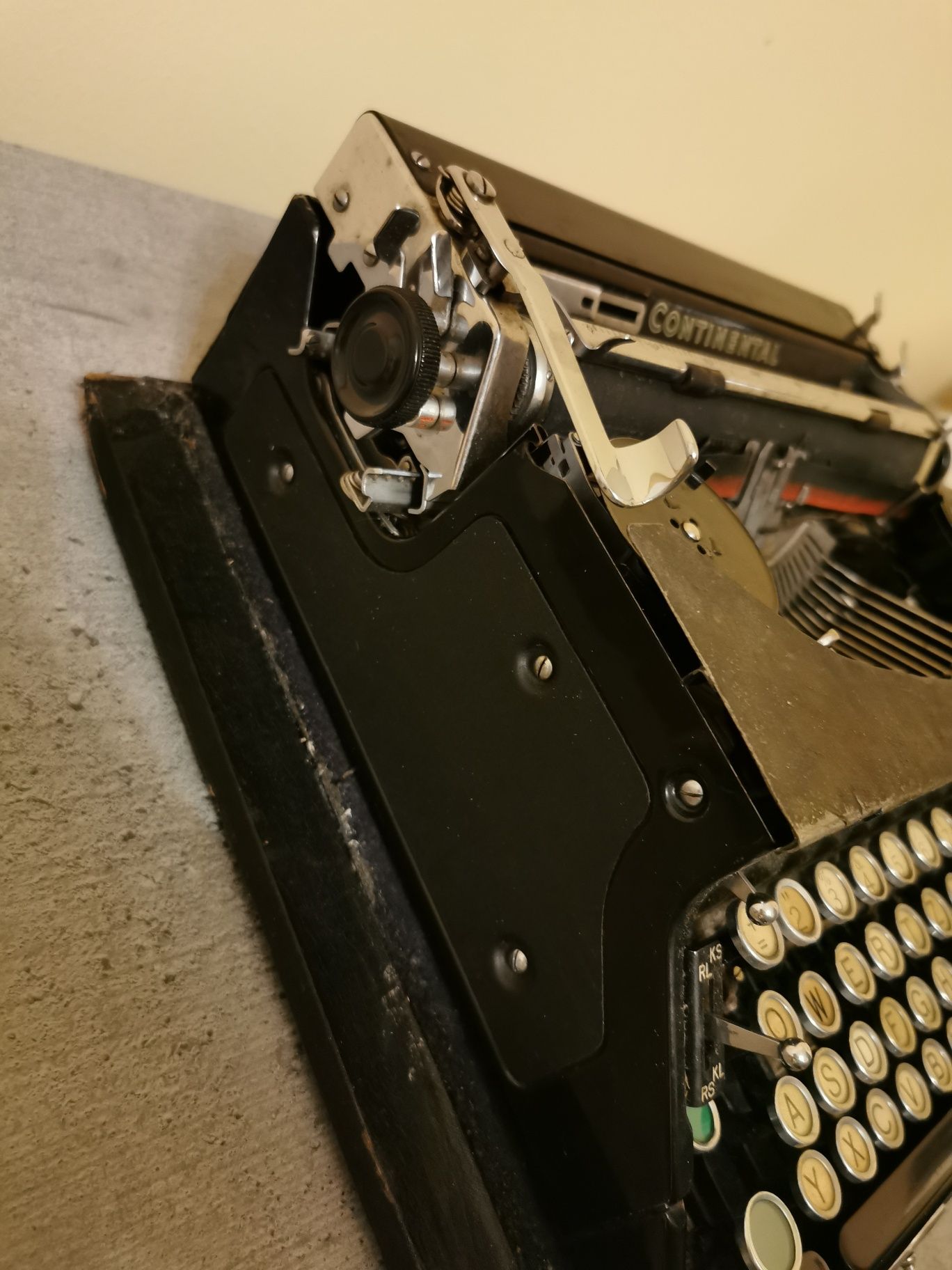 Mașina de scris Continental 100 cu toc original