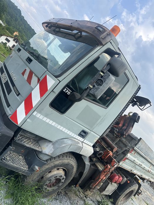 Vand , camion iveco cu macara