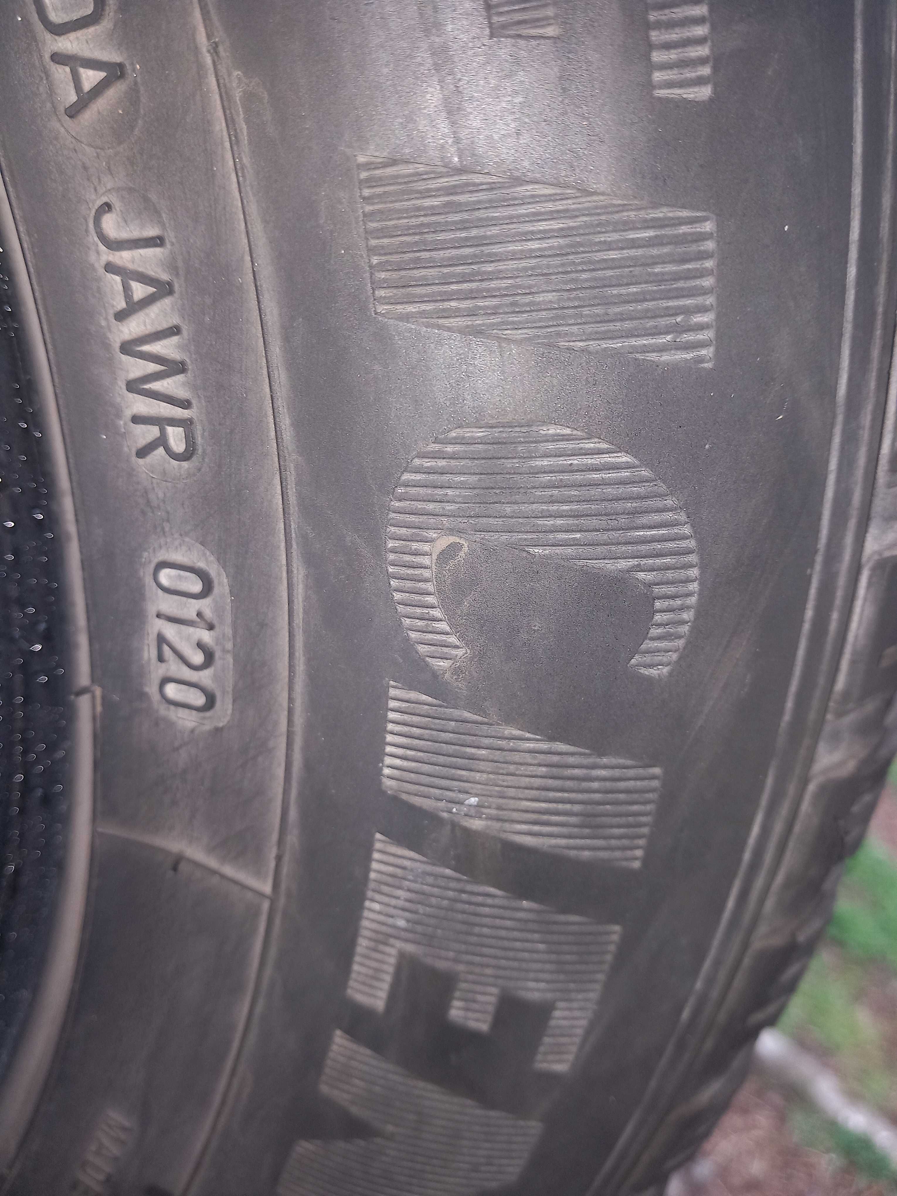 215/70 R16 Goodyear
