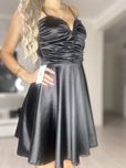 Черна рокля с Етикет