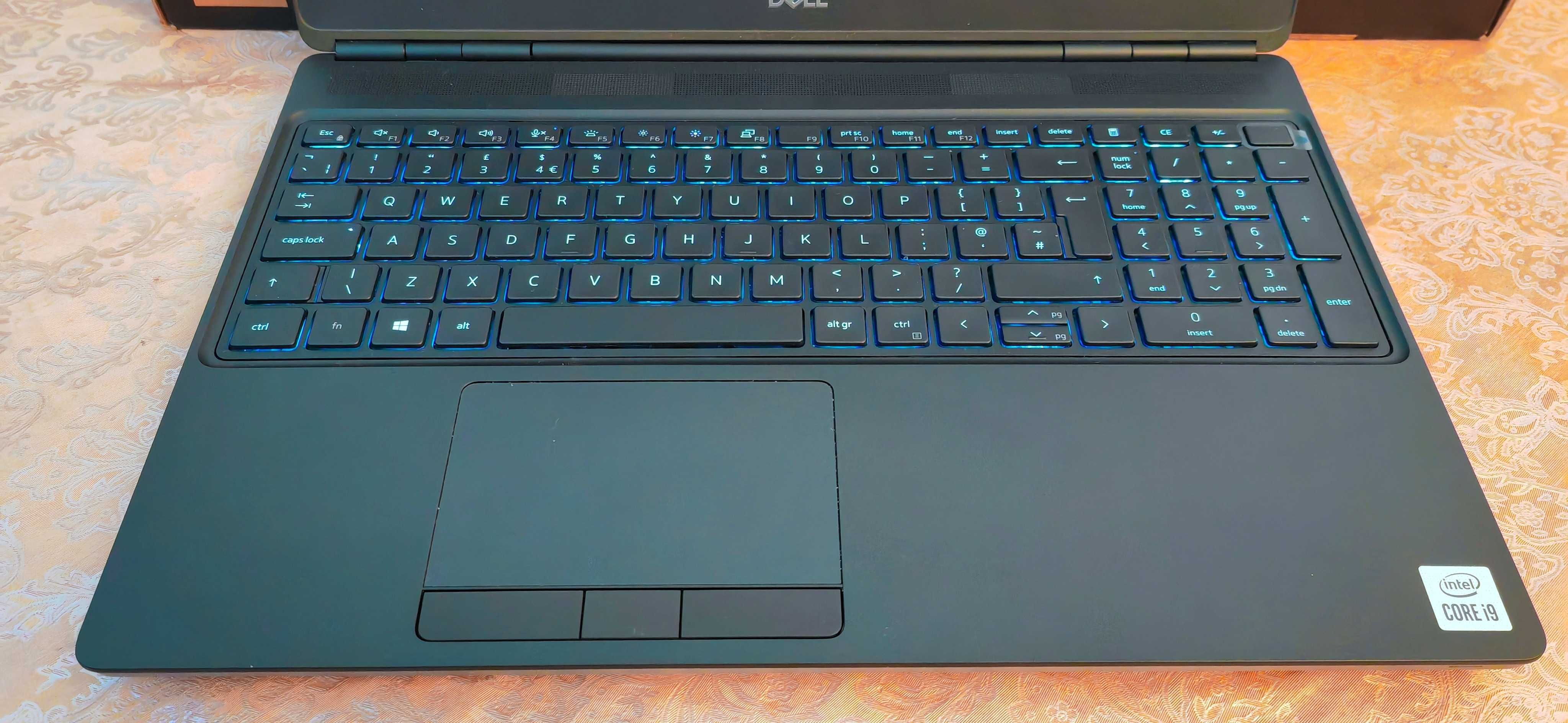Precision 7550/Core i7-10850H/Quadro T2000/16 RAM/512 SSD/100% DCIP-3