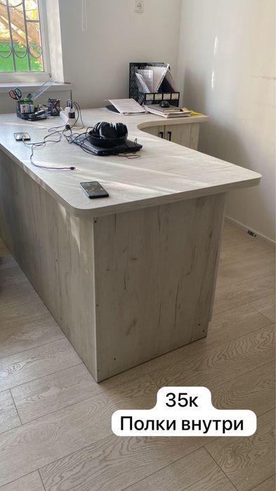 Продаю офисный стол с одной тумбочкой