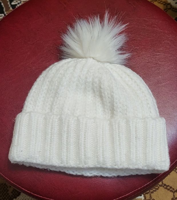 Vând căciuli călduroase