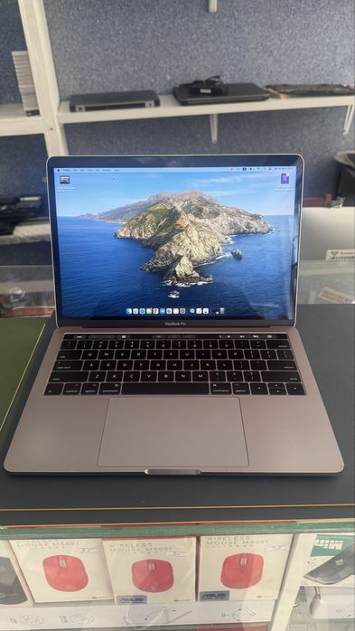 MacBook Pro, 2017 / Core i7 / Touch bar / 13-inch / 16 Gb x 256 Gb