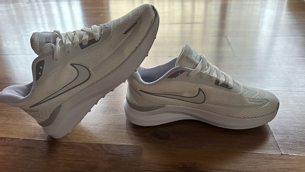 Мъжки маратонки Nike в бяло и сиво