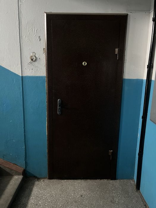 Продам железную дверь