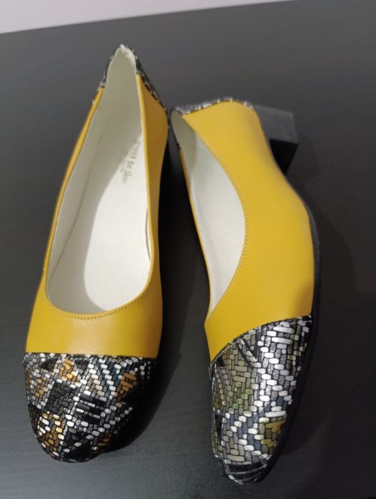 Vând doua perechi pantofi Nr 41