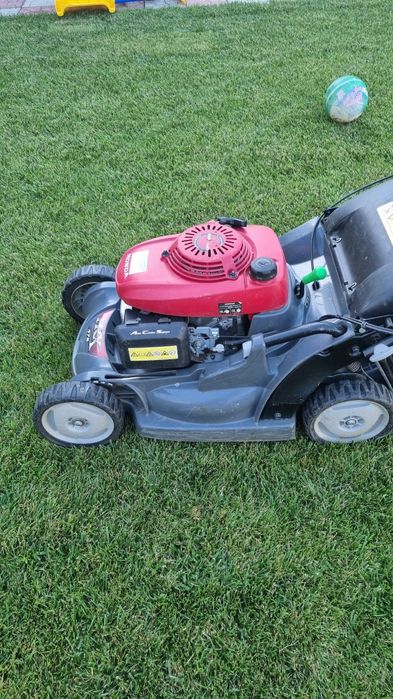 Masina de tuns iarba HONDA HRX 476