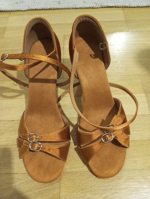 Обувки за латино танци