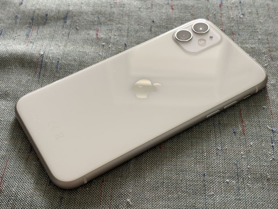 Vand iphone 11 64gb garantie pana in ianuarie 2026