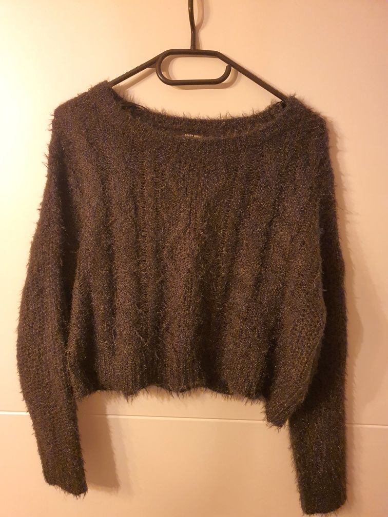 Pulover cropped S sau M (10 lei daca îl luați împreună cu alt produs)