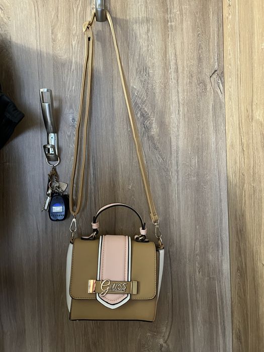 Дамска чанта Guess