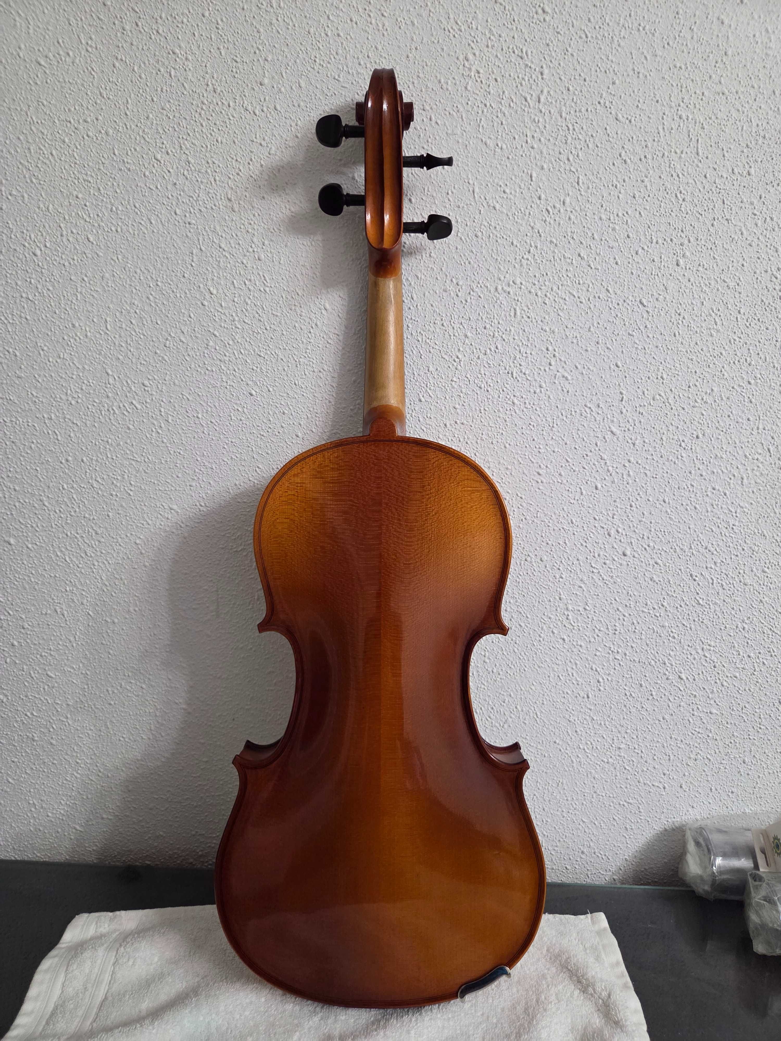 Vând pachet complet Violă 16.5” + arcuș + cutie SA60 + alte accesorii