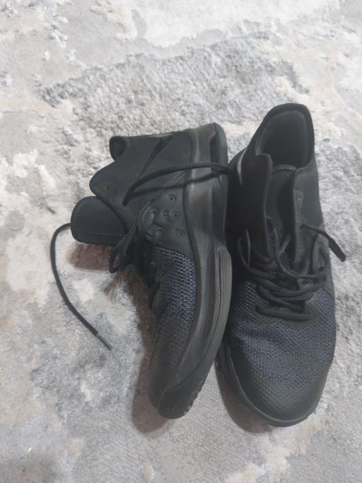 Nike Air Versitile 3