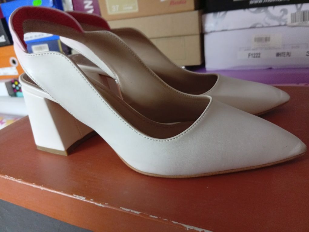 Pantofi eleganti