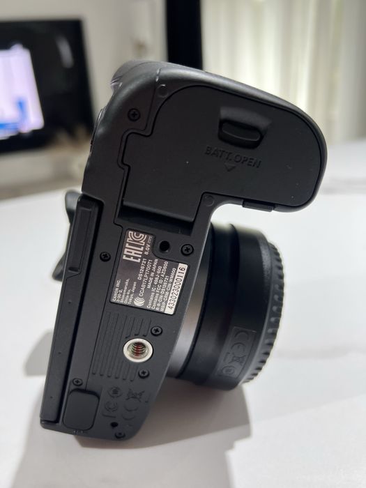 Canon Eos R + adaptor RF to EF sub 1000 cadre ca nou
