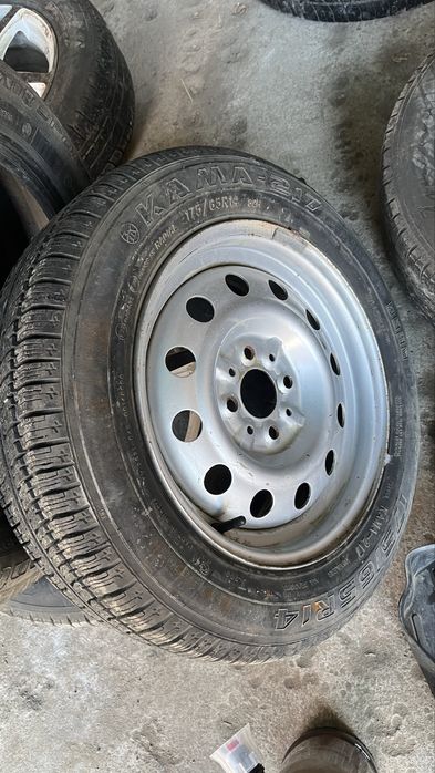Продам шину с дисками запаска р 14