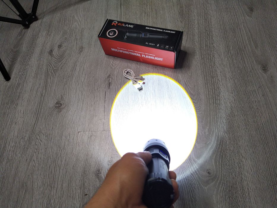 Lanterna Profesionala cu led tip laser, zoom, punct fix distanta mare
