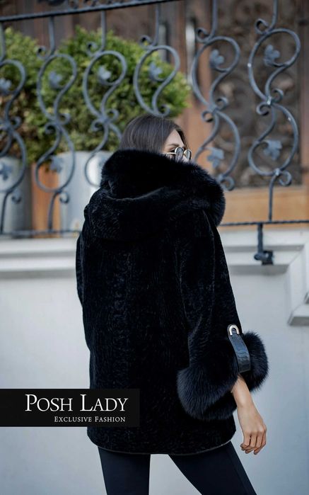 Дамско палто от агнешка кожа астраган и лисица