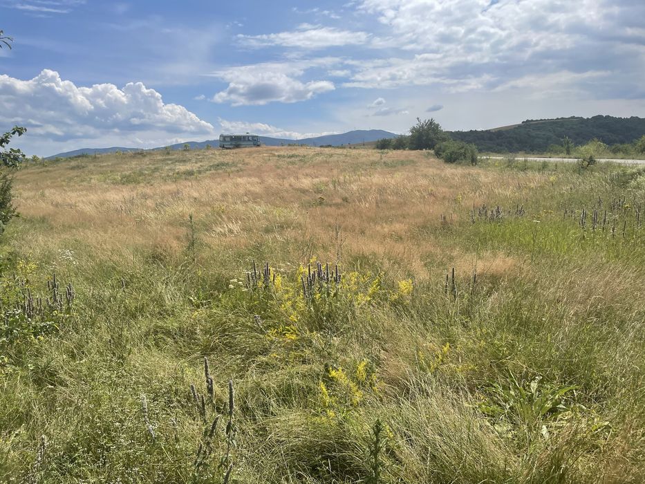 Продавам имот с прекрасна гледка в китна Трявна.