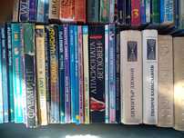 Книги за любов и какви ли не трябва човек да ги прочете те са около 50