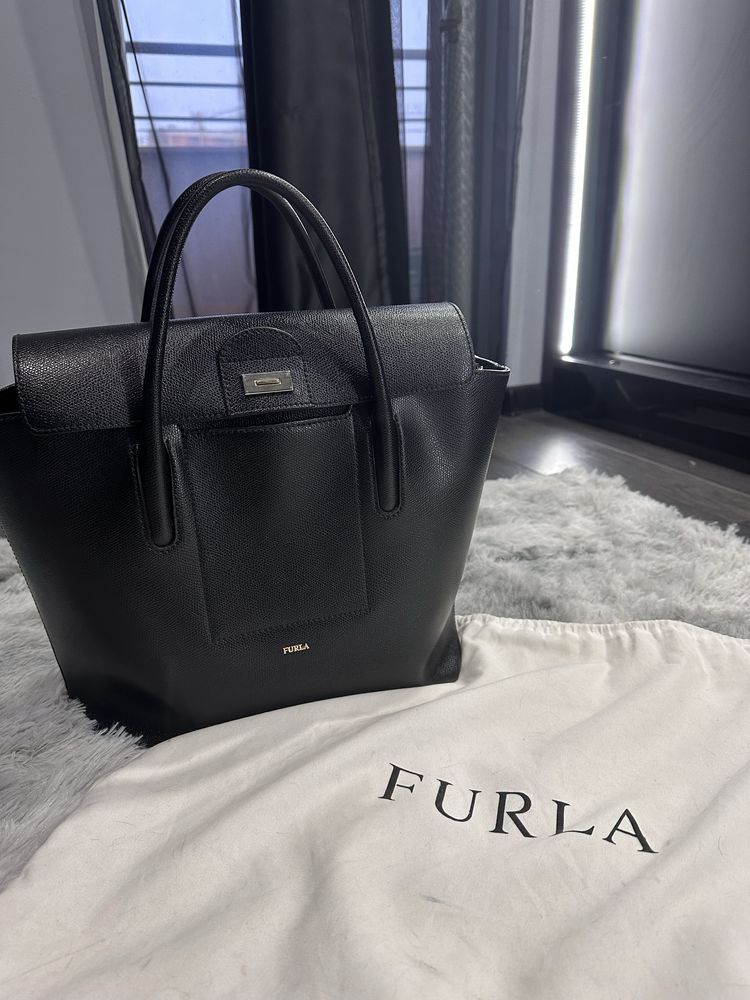 Черна голяма чанта Furla Astrid