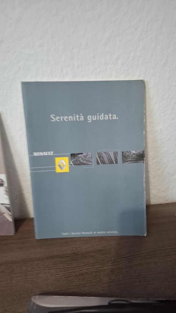 Renault ръководства + сервизна книжка – Carminat, Scenic, Megane и др.