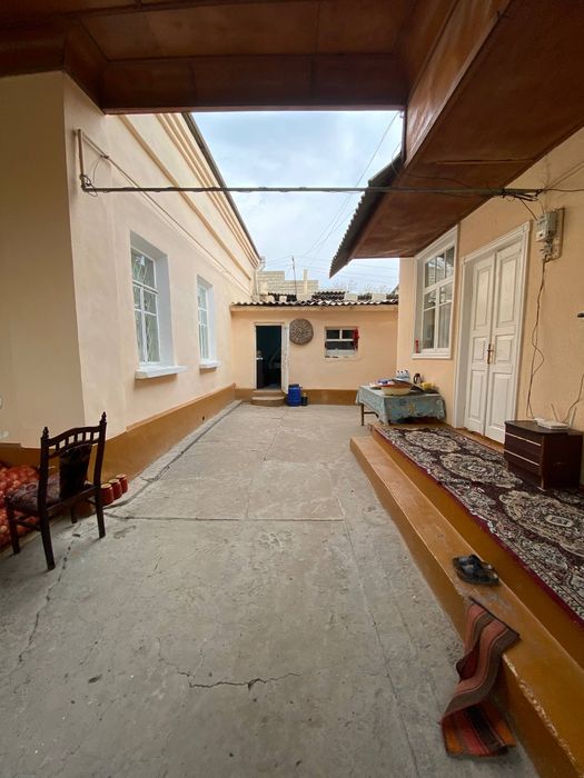 Sirdaryo shahar sentrda 7 sothli yangi uy