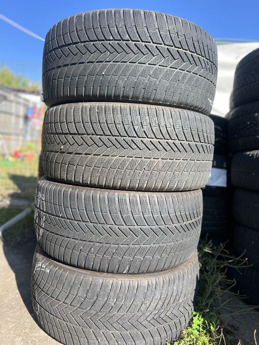 Зимни гуми  с борд 285/40/21 Brigestone DOT22