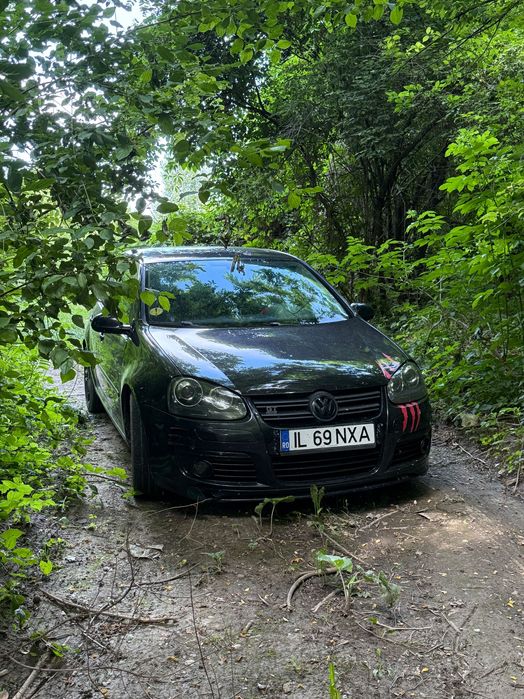 Vând Golf 5 pentru piese