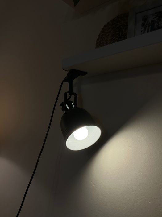 Vând lampă / veioză cu clemă THEODOR (Jysk) – cu bec Philips inclus