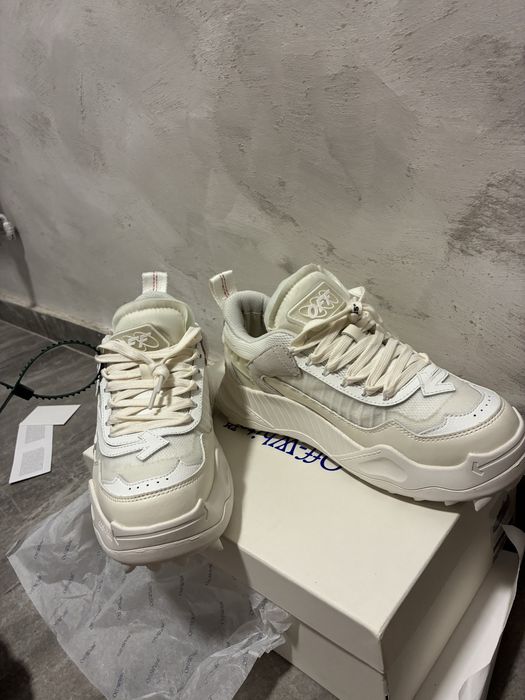 vand adidasi off white