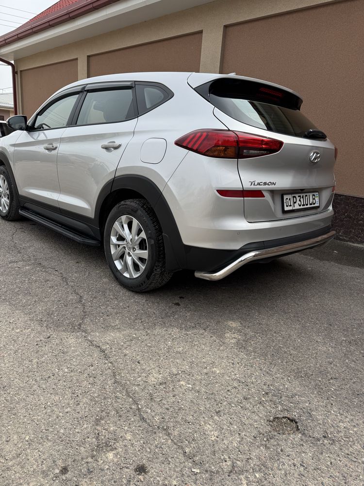 Автомобиль Hyundai Tucson