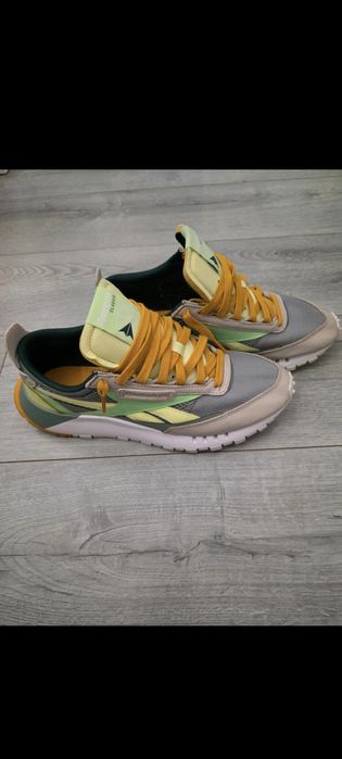 Adidași reebock că noi