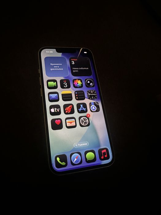 iPhone 13 с протектор и два калъфа