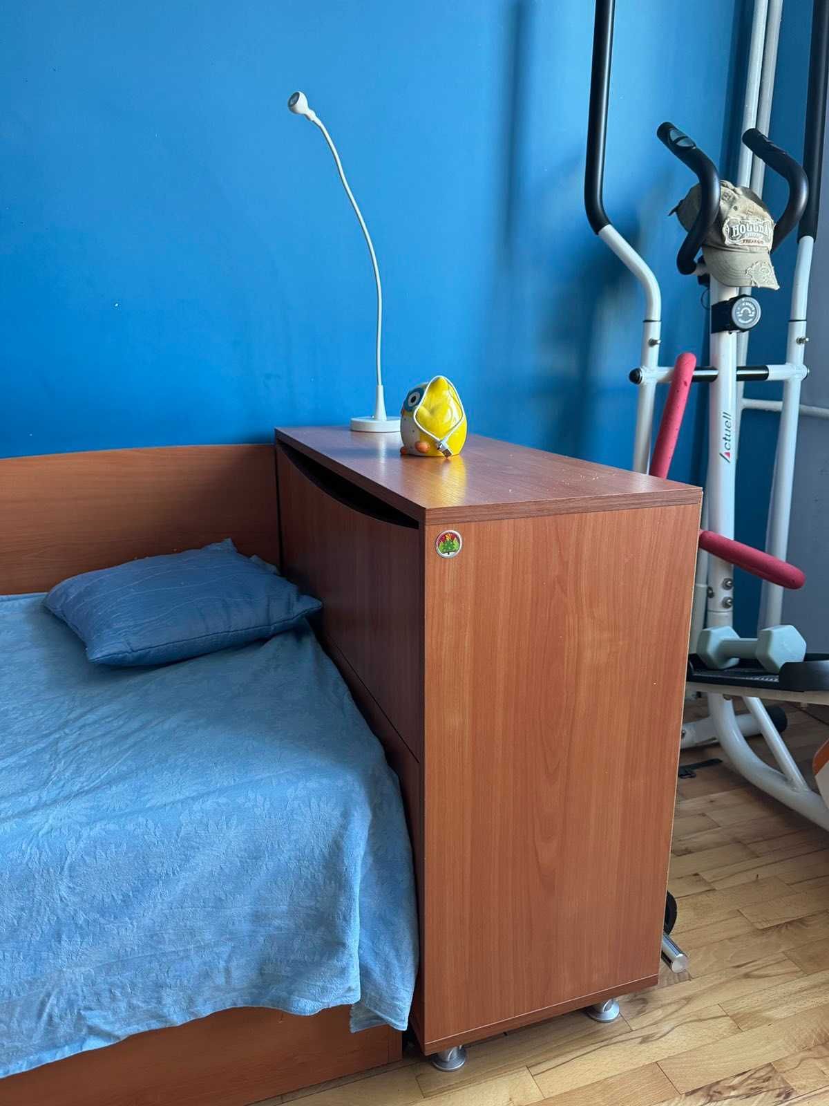 Две легла и две ракли и едно бюро