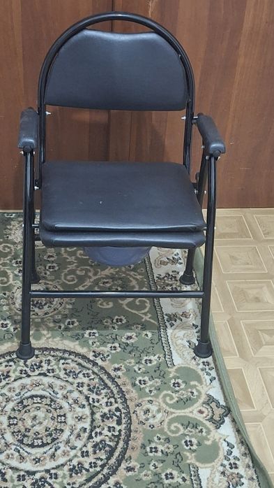 Санитарный стул туалет