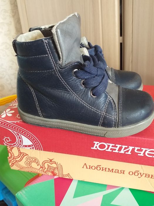 Детская обувь на мальчика.