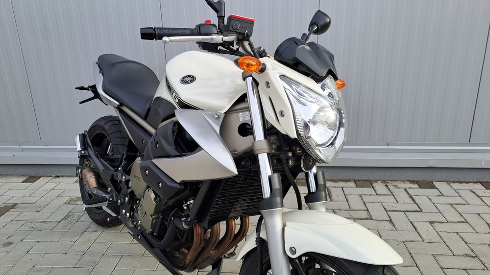 Yamaha Xj6 an 2009 leo vince