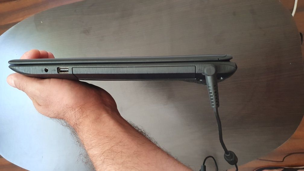 Laptop Acer i3 gen.6/ 12Gb ram ssd 240