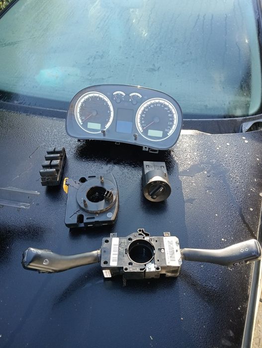 Se vind piese din urmă dezmembrarii unui vw bora 1.6 fsi