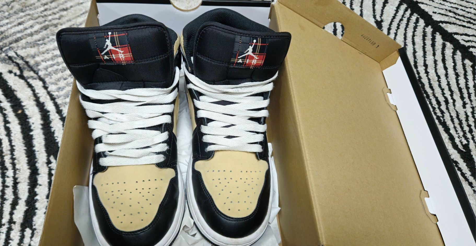 Air Jordan 1 MID SE