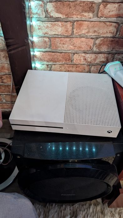 Приставка Xbox One X