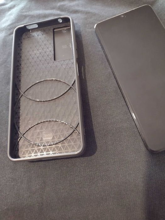 TCL 505 Телефон със супер издръжлива батерия.