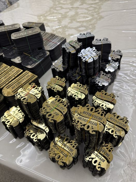 Pagon qongiroq bitiruvchilar uchun zanjir dona optim