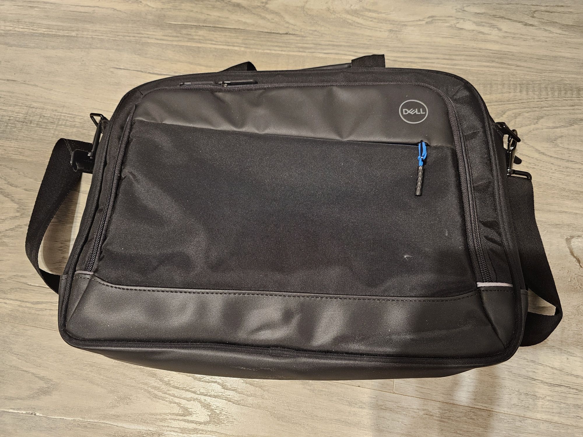 Vand geanta laptop Dell si ghiozdan laptop caselogic